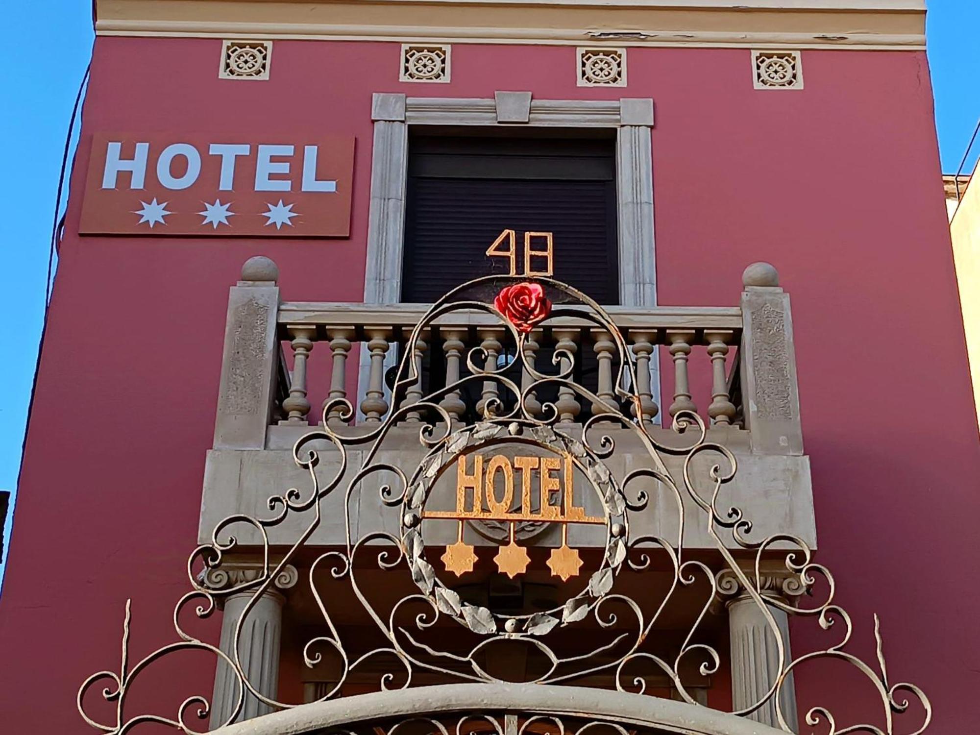 Hotel Llar De Capitans Масноу Екстер'єр фото