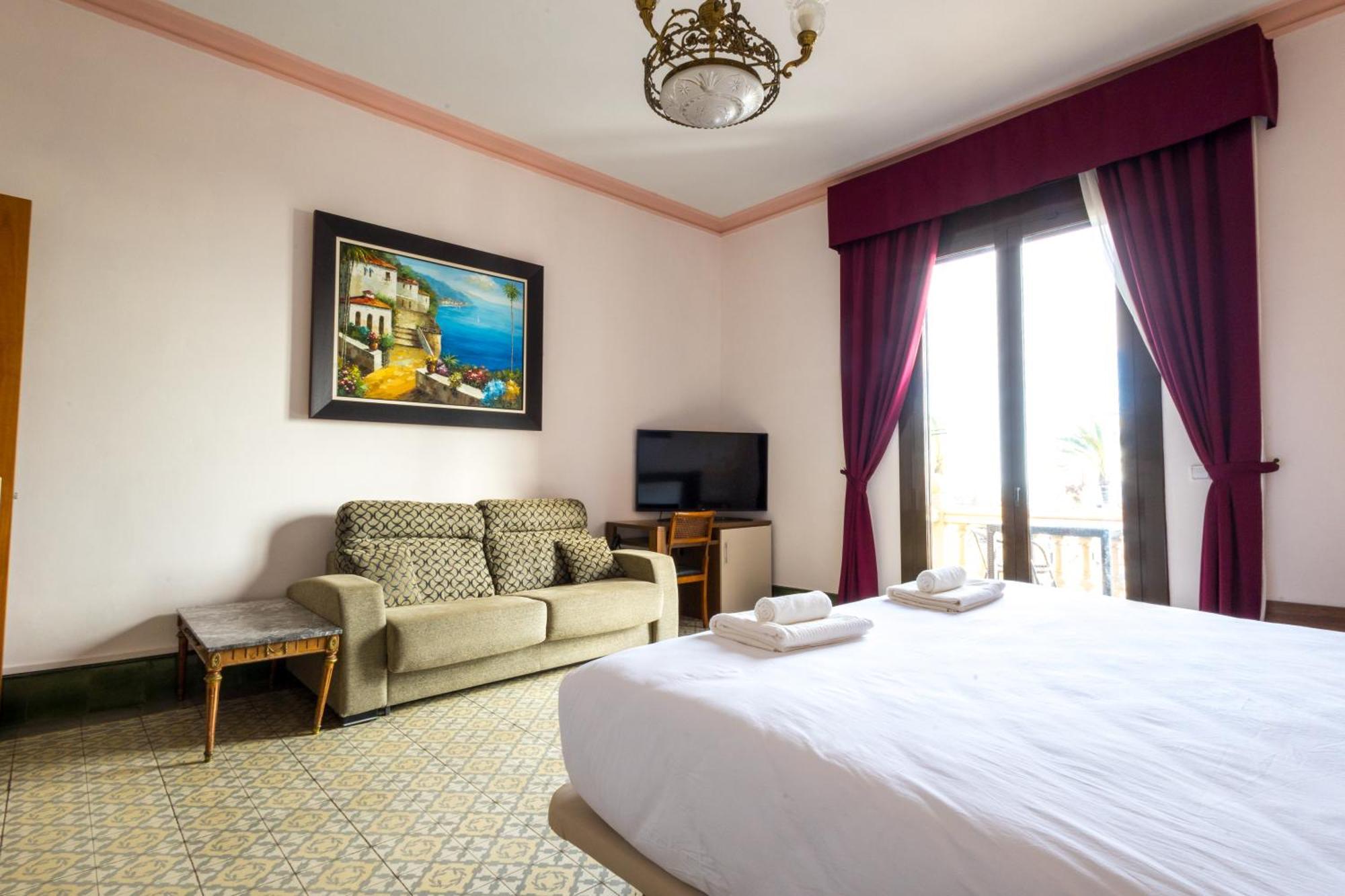 Hotel Llar De Capitans Масноу Екстер'єр фото